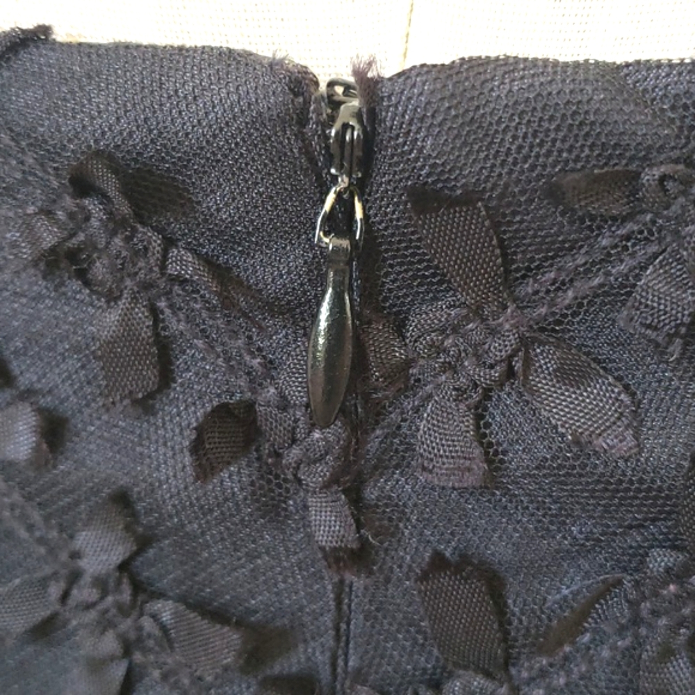 WHBM Black Strapless Dress • Textured Ribbon‑Bow Mesh • Fit & Flare • Size 6 - Picture 10 of 16